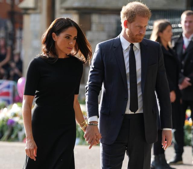 威廉|哈里威廉罕见同框出镜，梅根高傲目光神情凌厉，凯特对其视而不见