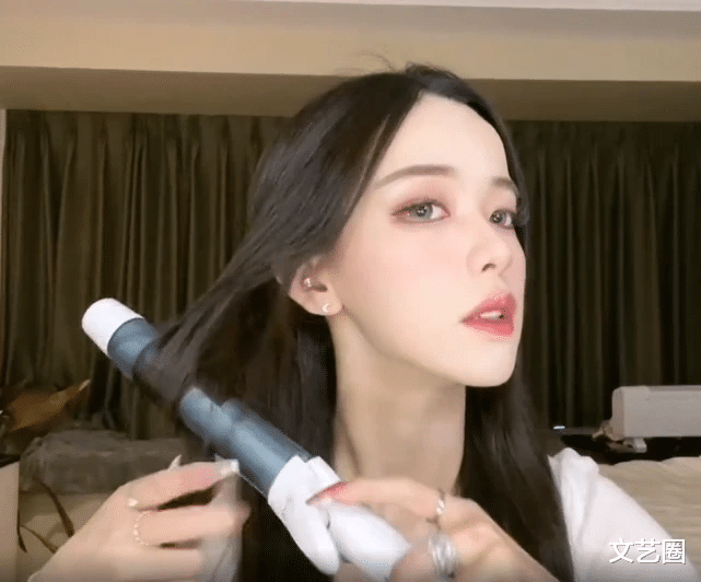 春晚|迅猛龙生图翻车,见过真人的网友透露,她绝对没整容,颜值一般,身高一米六