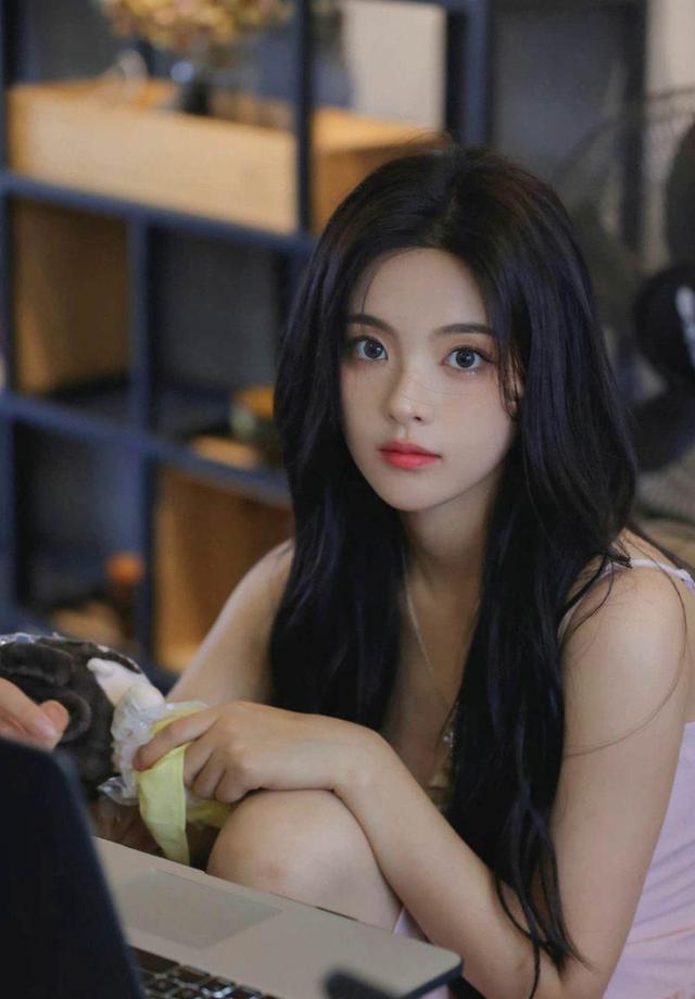 杨超越|杨超越把我骂醒了上热搜!直播片段公开引激辩!网友反怼没立场劝人