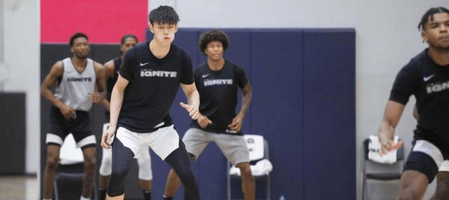 张镇麟|果然，张镇麟惨败，他竟被曾凡博碾压，因为他登陆NBA还困难重重