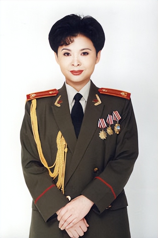 |58岁董文华说出真相,揭露曾经被“封杀”的原因,原来我们都错怪她了