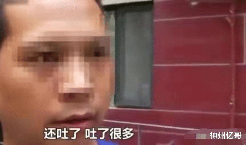 西安一小区内三只狗围住幼童父亲讨说法,狗主人称:咬到了再说,大不了打疫苗