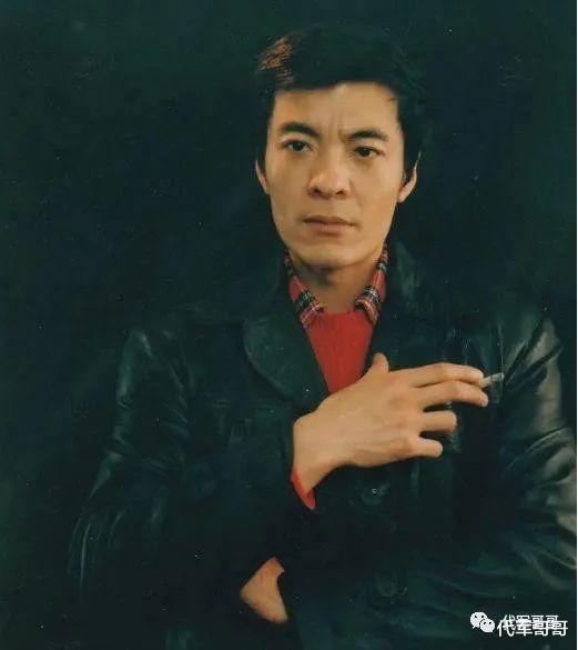 刘威|刘威:深爱何晴被甩,与杨若兮同居9年,娶小13岁化妆师老来得子