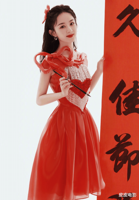 春晚|春晚最惊艳女星：李思思丝绒天鹅颈，李宇春性感，伊丽媛华贵雍容