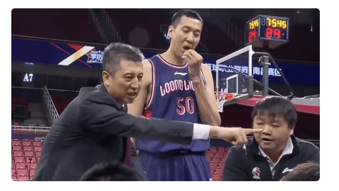 巴塞罗那|CBA国产中锋一代不如一代，中投、背打、串联和防守样样不会！
