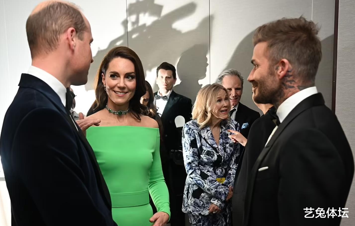 刘涛|英格兰豪华联谊，凯特王妃戴价值过亿的项链，与贝克汉姆吻脸互动