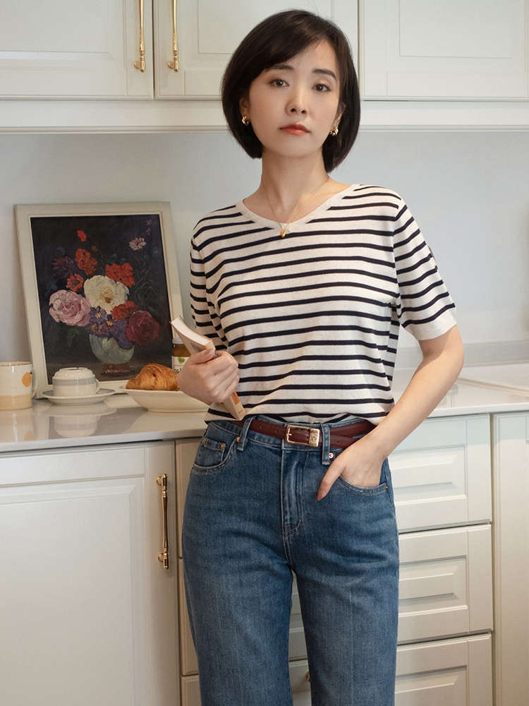 最近火了一种穿法,叫“短袖+牛仔裤”,高级时髦,少女感爆棚!