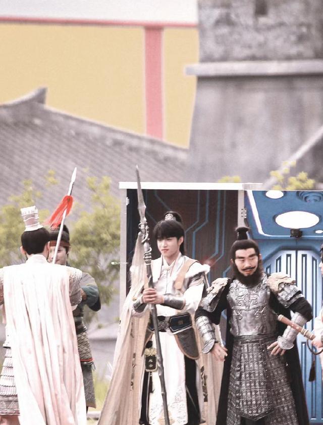 华晨宇|《萌探探探案2》路透：华晨宇郑业成鲜衣怒马，杨颖饰演小乔！