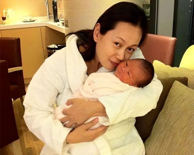 TVB|她曾是杨幂前夫的挚爱,30岁转嫁富豪老公,生三孩幸福甜蜜…