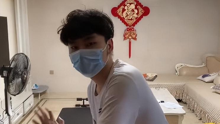 教练|Dota2-玄月聊职业选手待遇，教练每月工资77W？水友：高得离谱！