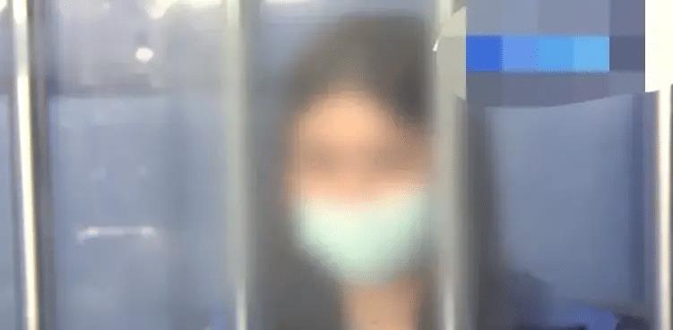 女子因迟到早退被经理处罚后,找来三男子强奸经理获刑15年