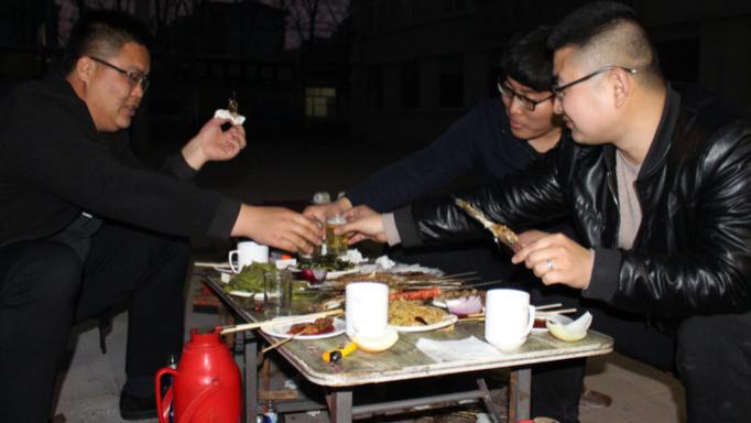 “他不偷烟油就不会喝死，凭什么赔偿56万！”