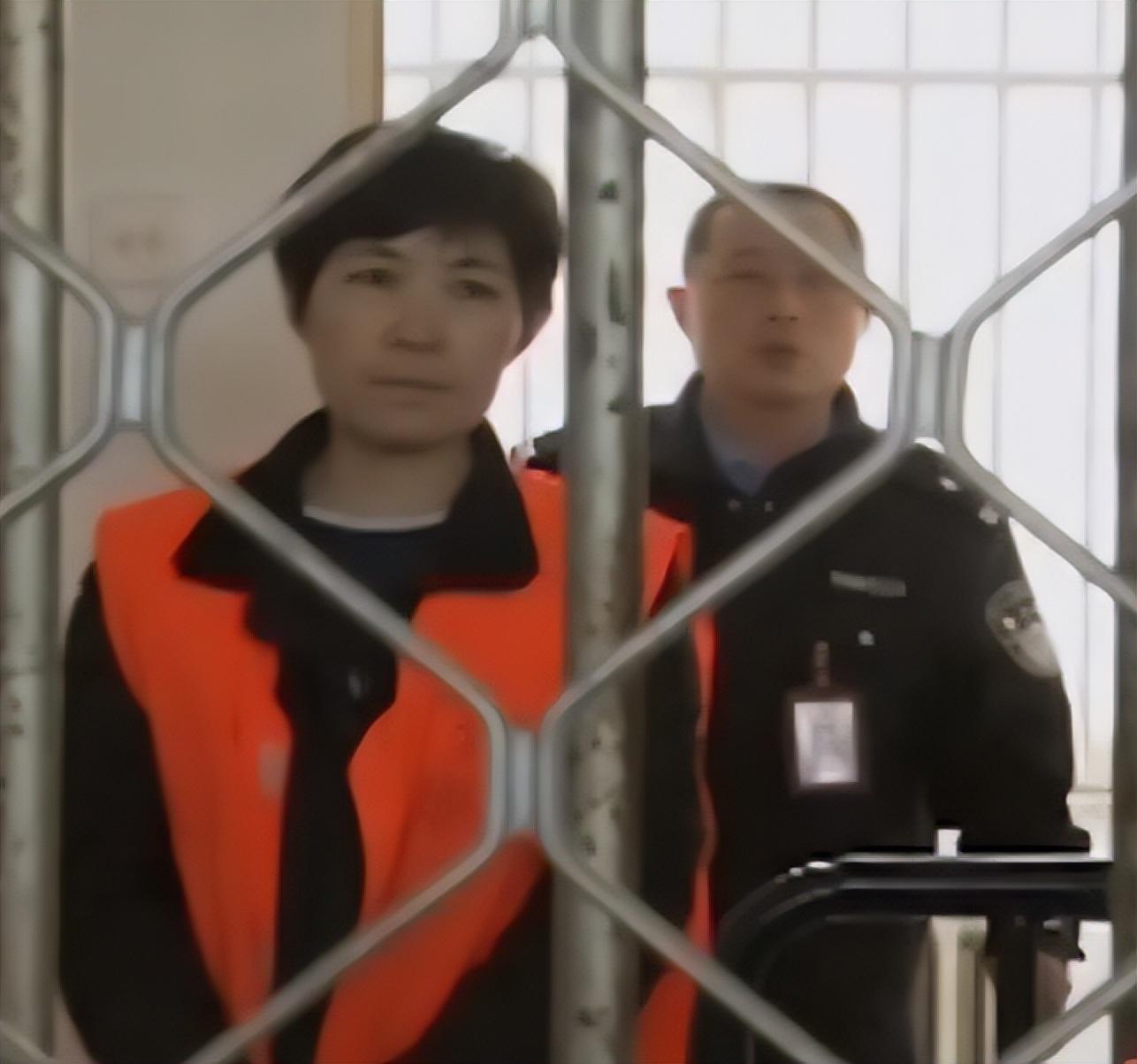 农妇联合情夫谋害丈夫,潜逃18年后,因一张汇款单暴露