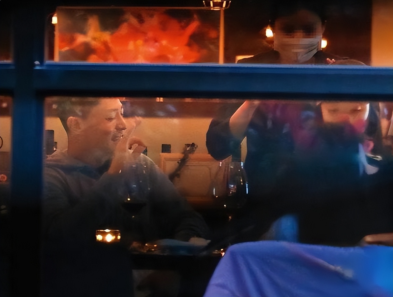 林心如|林心如霍建华与家人聚餐，双方长辈均到场，小海豚举杯敬酒很礼貌