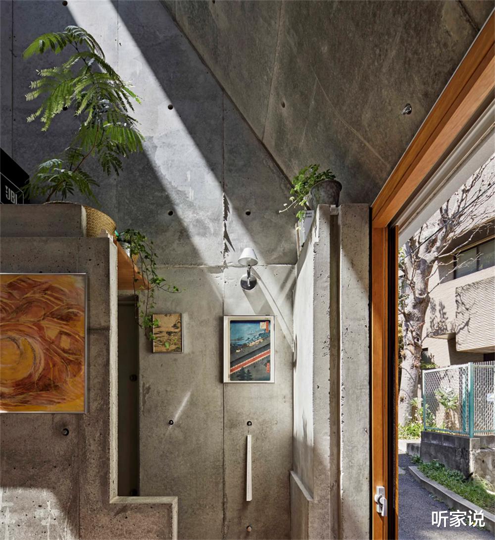 日本夫妻买下18㎡小家,将“夹缝蜗居”装成毛坯风,一住就是3年