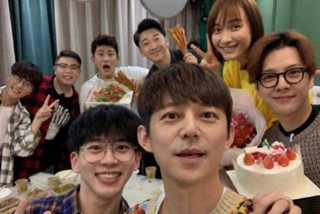 何炅|娱乐圈的人走茶凉，在48岁的何炅身上体现得“淋漓尽致”