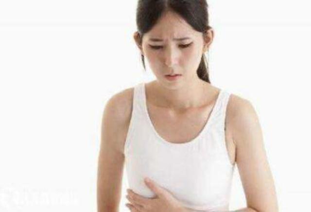 乳腺增生|中年女人预防乳腺增生，睡前常做4件事，有助于通乳散结、防增生