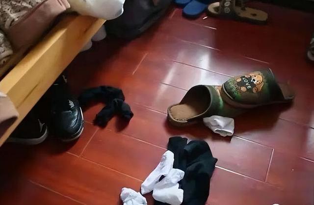 年轻小伙不上班,怒斥父亲破坏自己的感情:3次了!