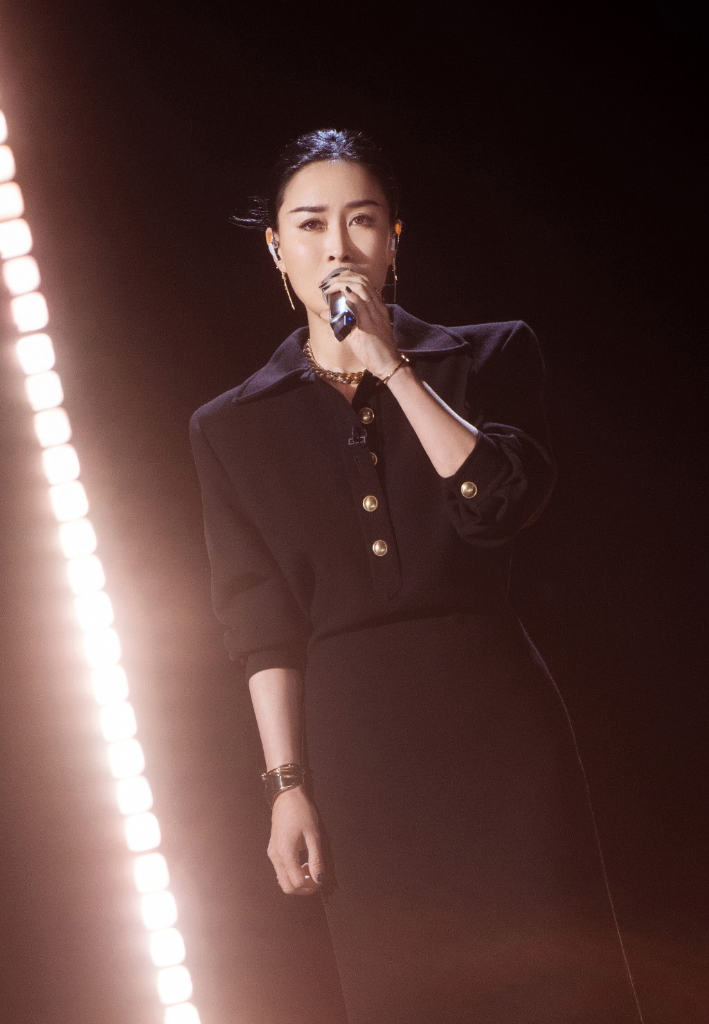 王心凌|《浪姐3》王心凌、Twins出场弹幕刷屏，网友询问粉丝为啥那么多