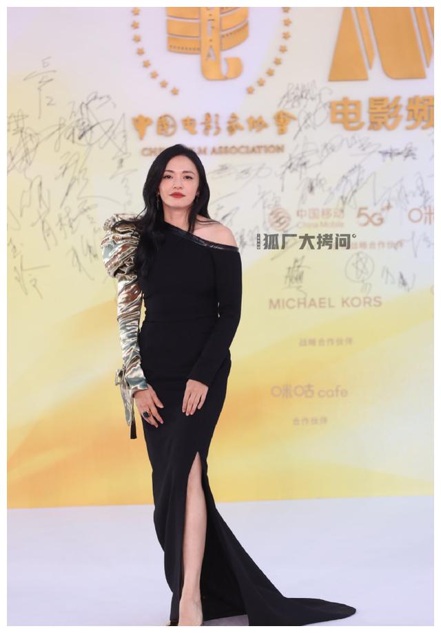 高圆圆|女星金鸡奖比美:高圆圆最优雅,柳岩最性感,万茜皮肤黝黑像女巫