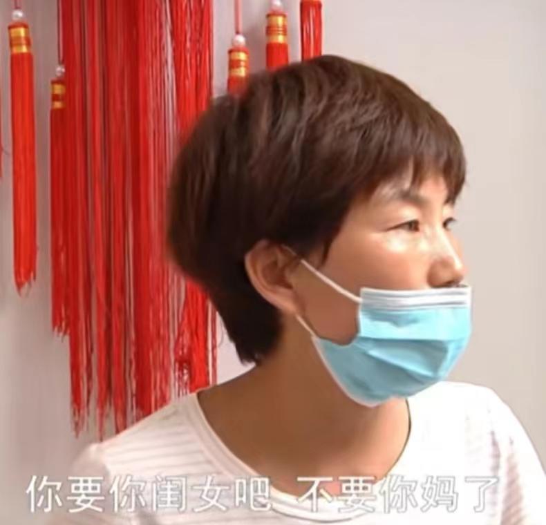 儿子拆掉父母老房修建别墅,却让父母住小破屋,父亲:白眼狼
