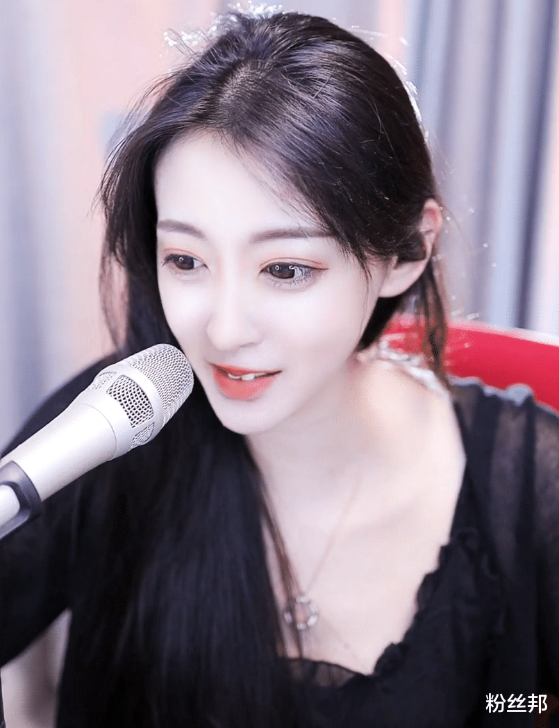 女主播|不是宝贝是好妹妹,神豪“0哥”力挺冕徒范雨桐,1: 1买后台纯支持