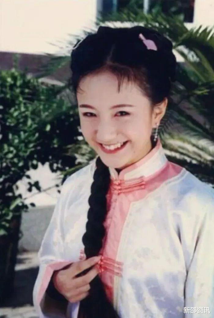 阿娇|娱乐圈7位小个子女星，拍戏得踩高跷、垫苹果箱，最娇小的仅1米53