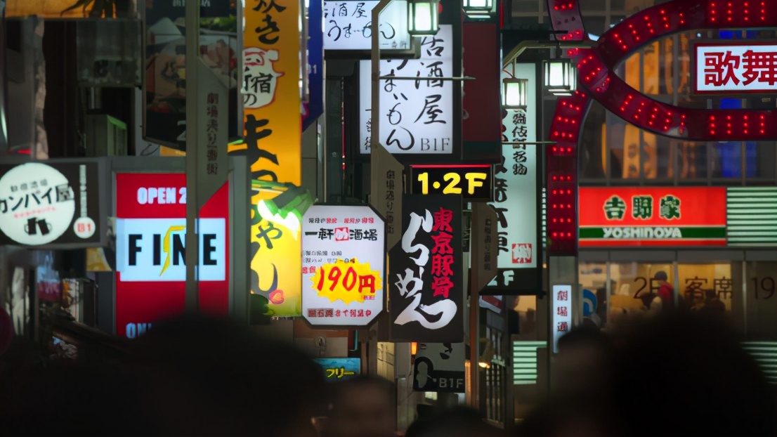 《大卫·爱登堡：地球上的一段生命旅程》：人类，请善待自然