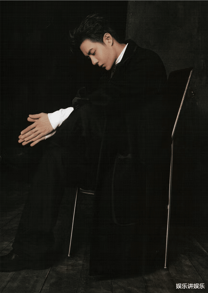 王一博|王一博成《无名》首位定下的演员，演戏之时上遍大师课，粉丝：牛