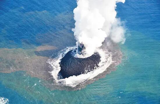 为什么大海那么多水都无法阻止海底火山的喷发呢?