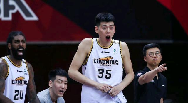 英超|太离谱！网红羞辱辽篮2米18高塔 豪言女中锋将其打吐 辽鲁球迷力挺