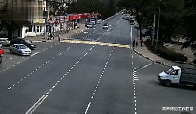 钟丽缇|钟丽缇直播秀身材,穿裸色跳操被嘲,工作人员递衣服救场!