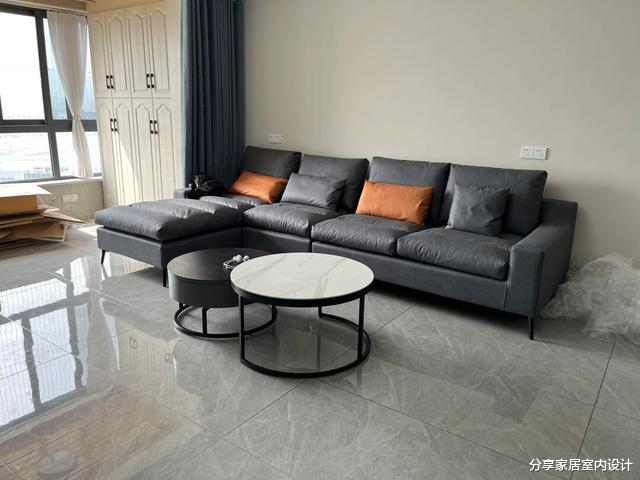 她家新房陆续家具进场,越来越像是一个家了,很期待早点入住!