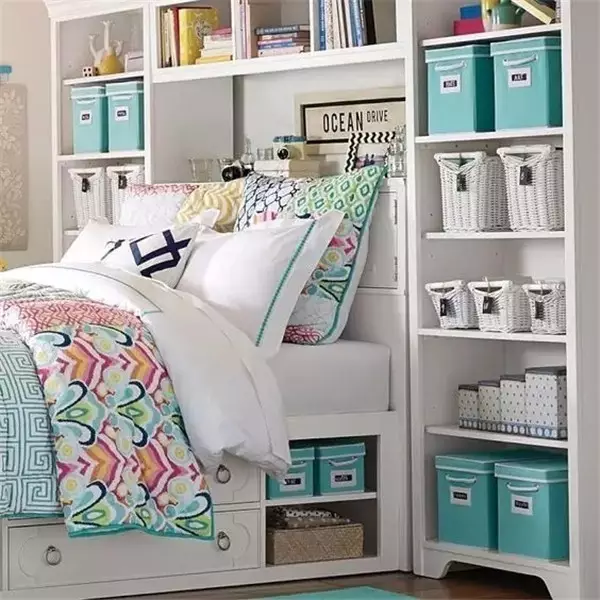 卧室床头居然不靠墙？这样装能多出2平米收纳！