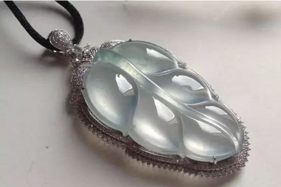 釉里红|镶嵌翡翠有什么优点和缺点？