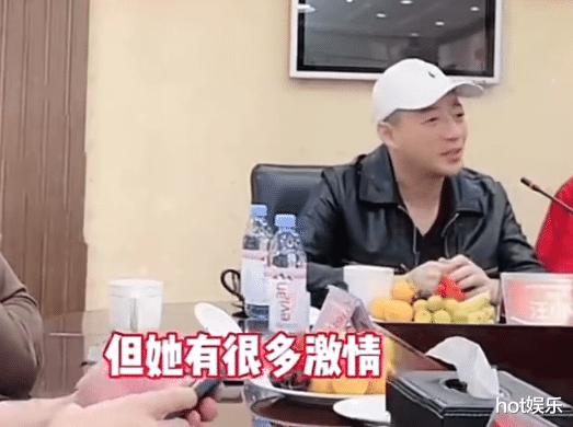 汪小菲|汪小菲赶赴成都，给高层开会，夸张兰：有激情，是销售大主播