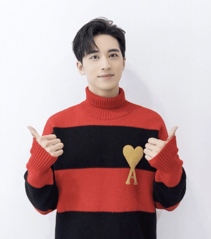 许魏洲|许魏洲和妻子同框首曝光,二人打卡环球影城,张圣樱身材高挑