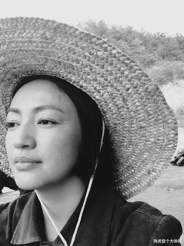 许晴|“一把年纪还装嫩的老女星”关掉滤镜秒变大妈