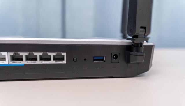 性能强大无短板，外观酷炫用料足、中兴AX5400Pro+旗舰版路由器