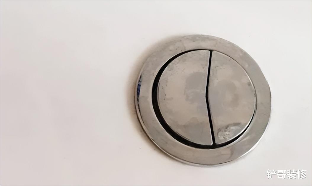 马桶水箱一大一小按钮怎么用?很多人不懂,难怪废水还冲不干净