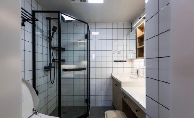 45㎡小户型,储物柜当电视墙,沙发当床睡,半平方都不敢浪费