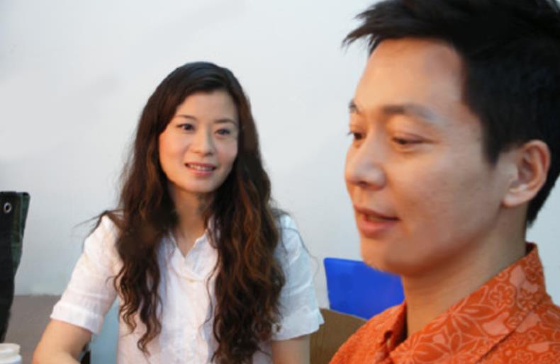 刘奕君|刘奕君妻子吕梓媛,嫁二婚演员丈夫,如今一家四口幸福甜蜜