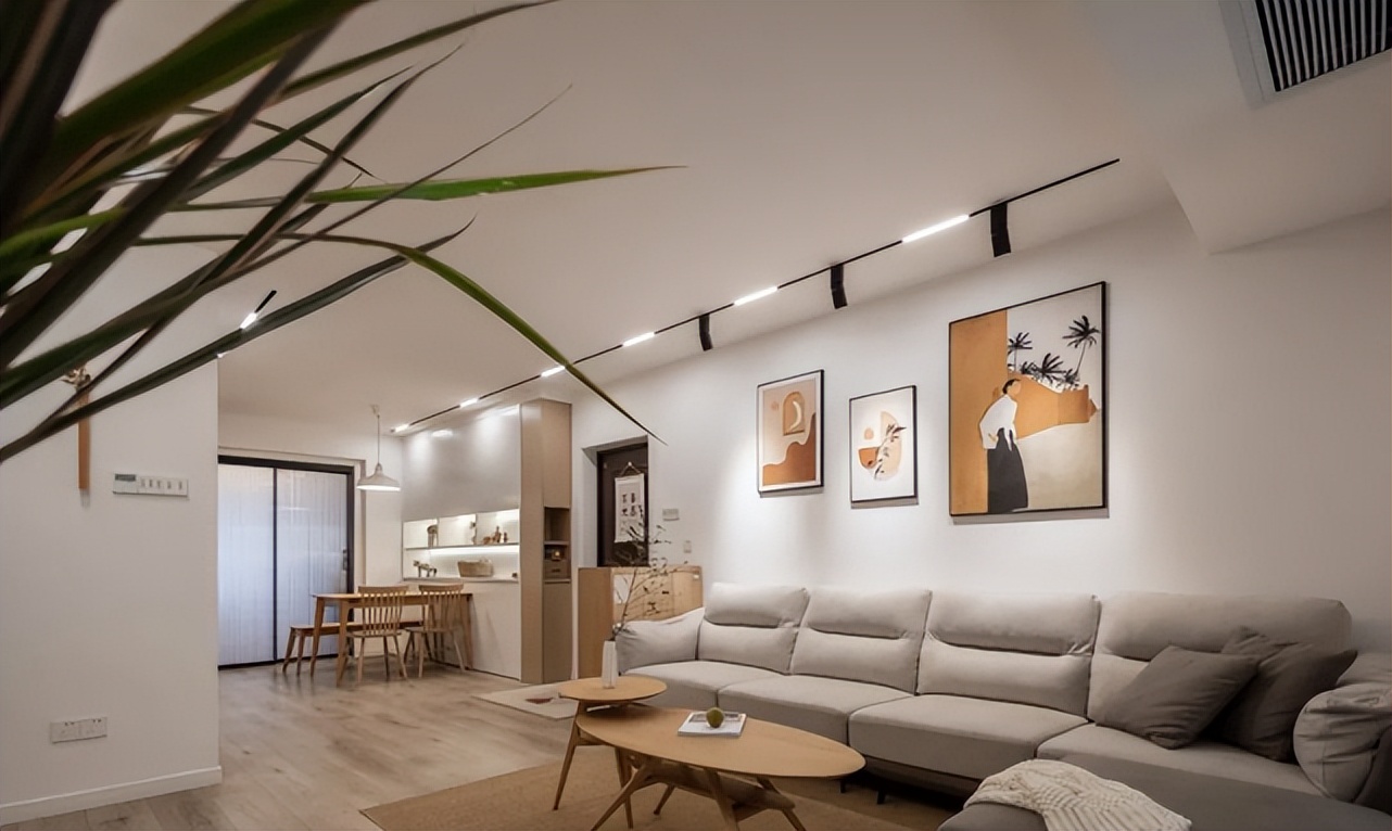 119平简约原木色系三室两卫，抓住“多收纳”，“少装饰”的重点