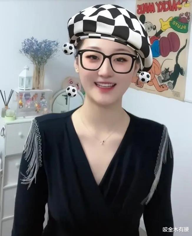 陈萌|陈萌前脚晒豪宅别墅,陈亚男紧接跟风秀新房,网友:不在一个档次