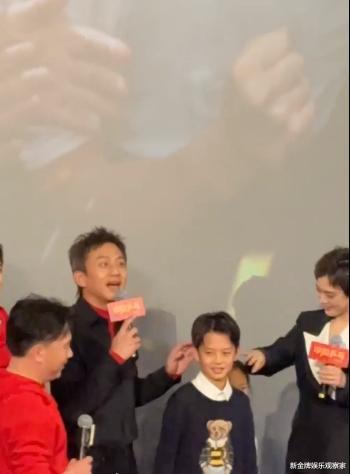 邓超|宣传新片邓超被儿子抢镜,粉丝齐夸他帅,高颜值夫妻有接班人了?