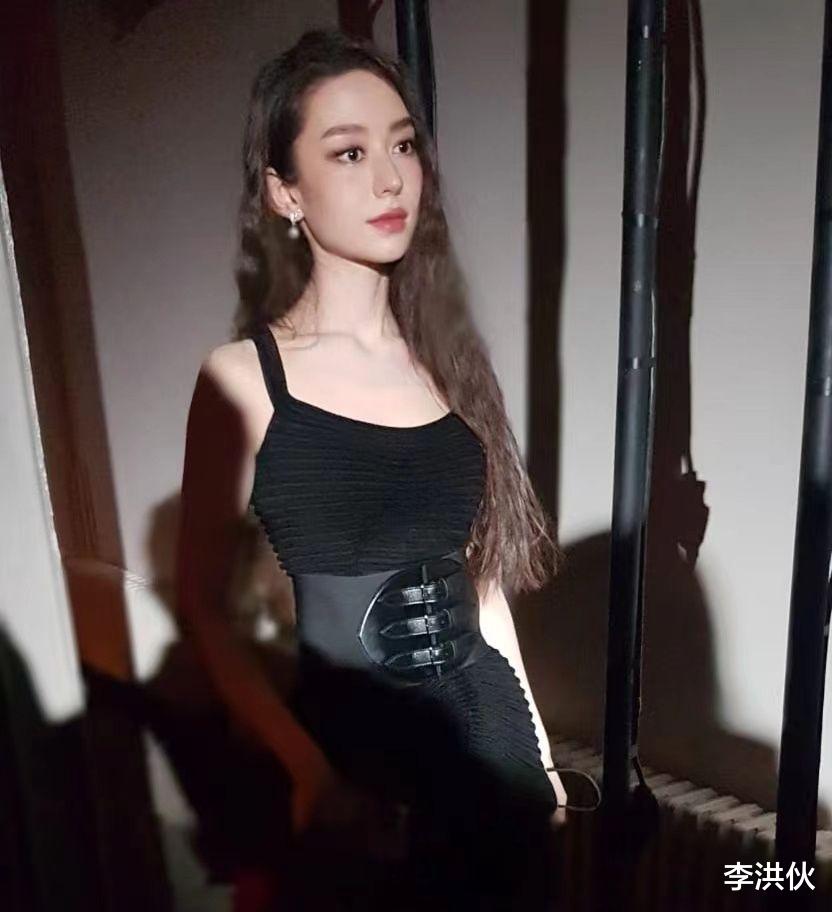 吉娜·爱丽丝 吉娜晒近照遭嘲讽,修图太过脸部僵硬,被质疑营销“蚂蚁腰”人设