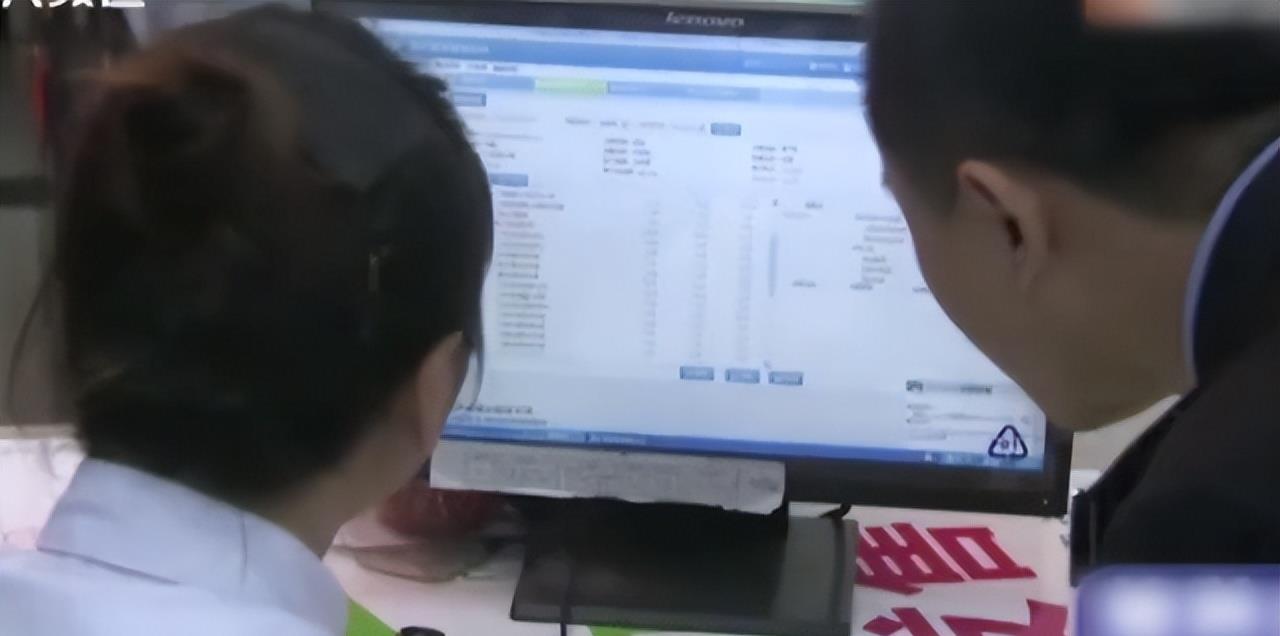 2004年,湖南一高架桥下出现神秘女尸,经警方调查:是被情夫所杀