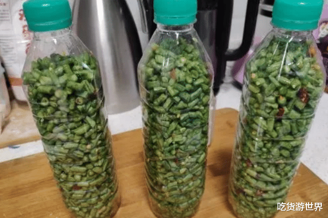 喝完的矿泉水瓶别扔了,放厨房有大用处,装粮食腌菜,好用还省钱