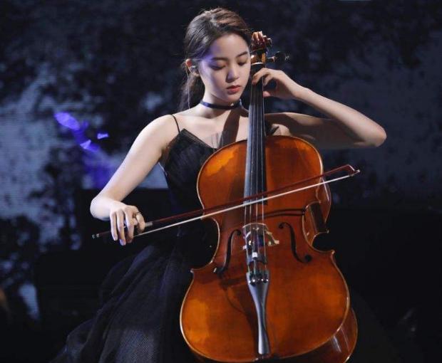 赵丽颖|摇头晃脑、五官乱飞，明明就不会演戏，就别硬尬“演技派”了