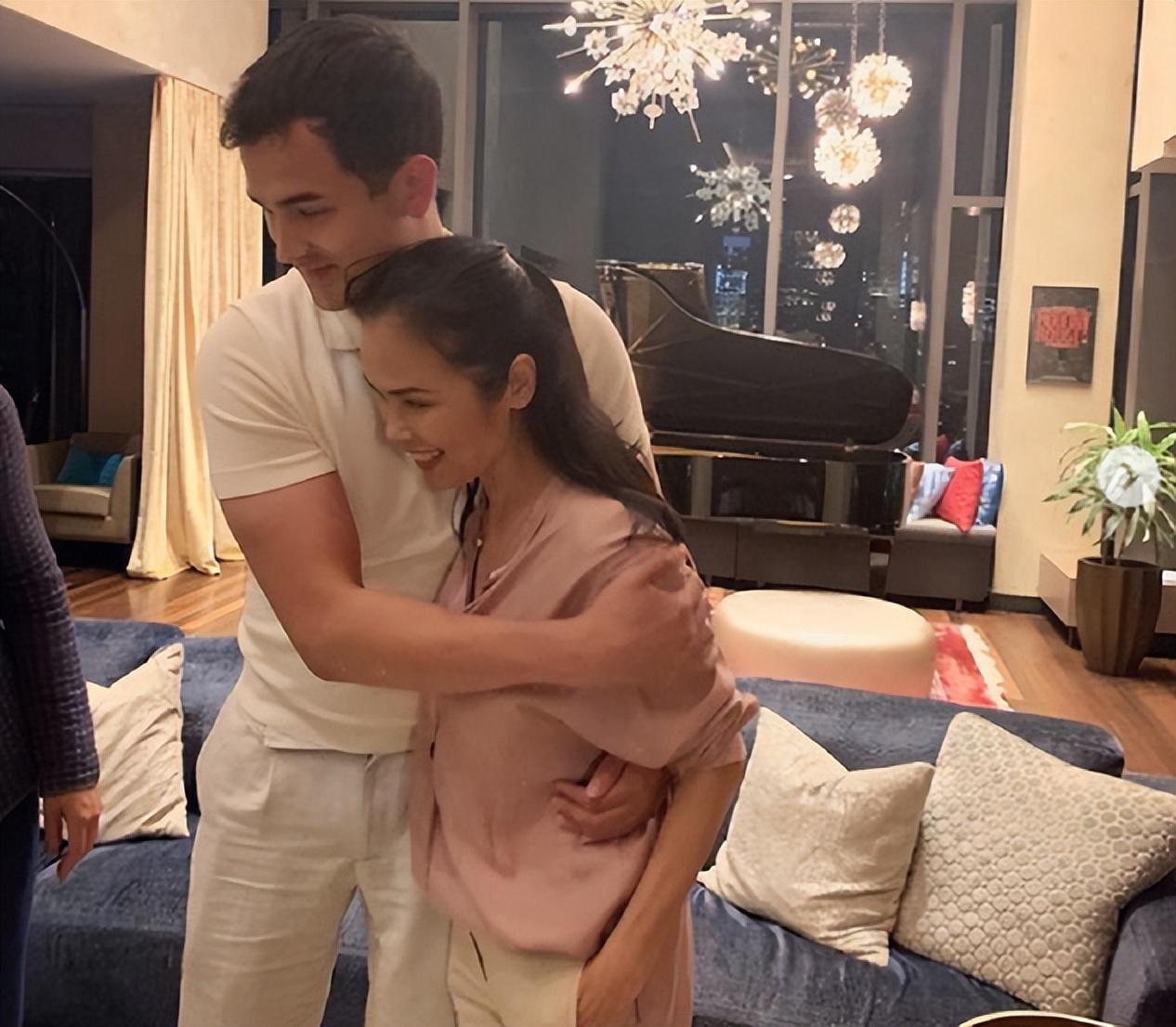 韦唯|歌手韦唯近况曝光，曾与郭德纲师父传恋情，如今58岁单身成这样